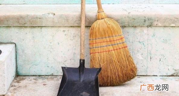 扫帚放家里最聚财位置 辟邪小扫帚挂在哪
