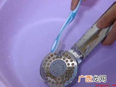 清洗花洒喷头水垢的小妙招