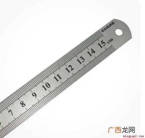 堂堂七尺男儿,化作厘米的话就是七乘与三十三点三三等于二百三十 一尺等于多少厘米