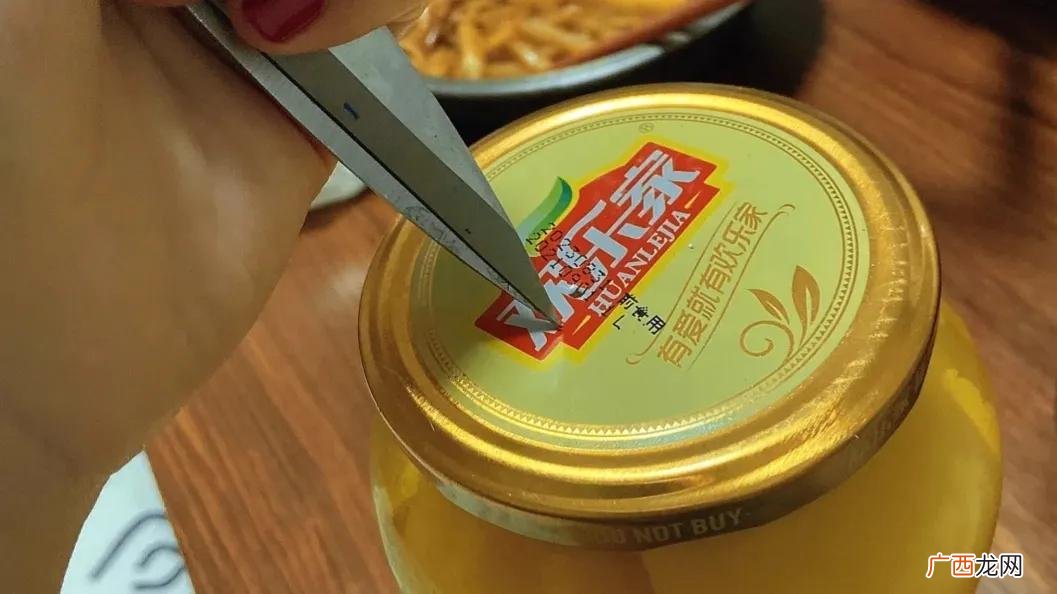 玻璃瓶的黄桃罐头怎么打开 开罐头盖子的小妙招