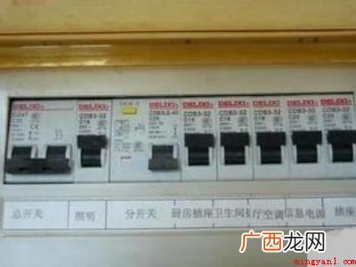 家里墙上插座着火怎么处理的具体操作步骤 家里墙上插座着火怎么处理