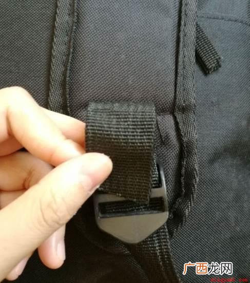 书包背带怎么系? 书包背带怎么系？