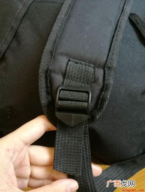 书包背带怎么系? 书包背带怎么系？