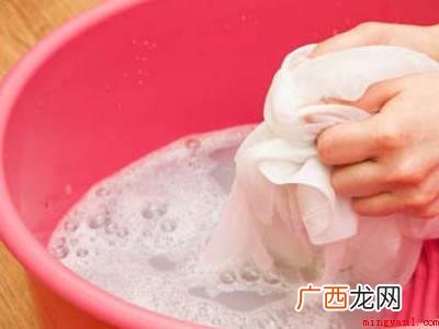 领子发黄怎么洗白的具体操作步骤 领子发黄怎么洗白