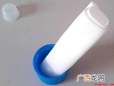 马克笔干了怎么擦掉的具体操作步骤 马克笔干了怎么擦掉