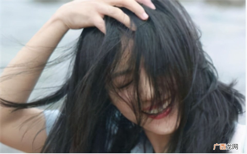 怎么跟女孩子聊天逗她开心 逗女生开心的聊天套路