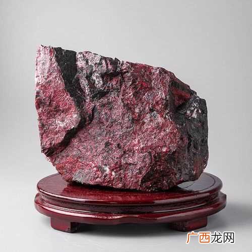 朱砂原矿石可以碰水吗 朱砂原矿石可佩戴吗