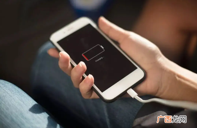 iphone充着电反而掉电怎么解决 苹果充电越充越少怎么回事
