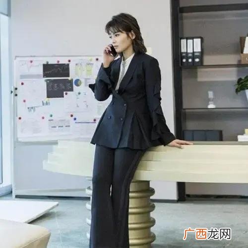 安迪真实身世什么时候曝光的 欢乐颂里面安迪的身世背景