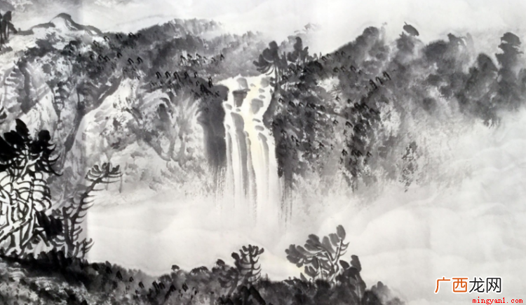 三个水字,组成的汉字是淼,读miǎo,形容水大的样子 三个水念什么