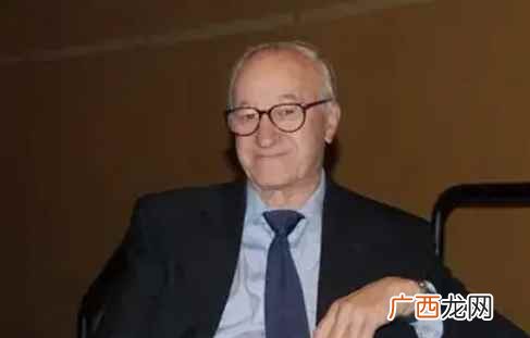 提出自我效能理论的是谁