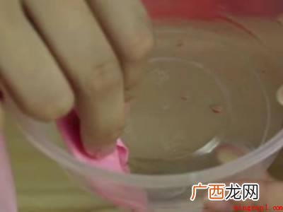 眼镜片上502胶水怎么去除