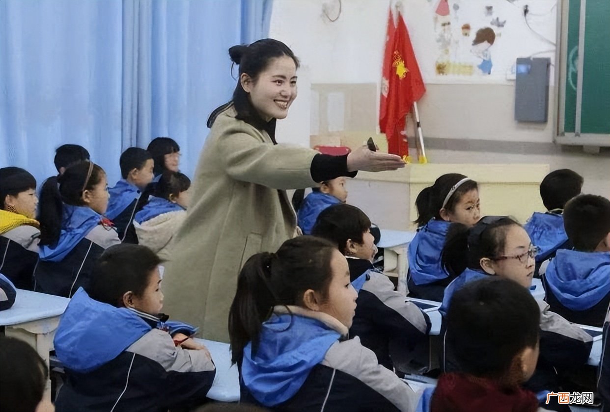 老师可以通过什么渠道转行公务员 老师改行做公务员感受