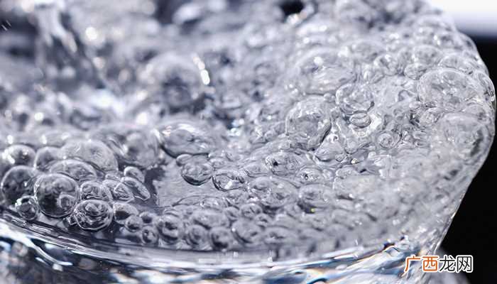 气泡水是弱酸性和弱碱性的 气泡水是酸性还是碱性