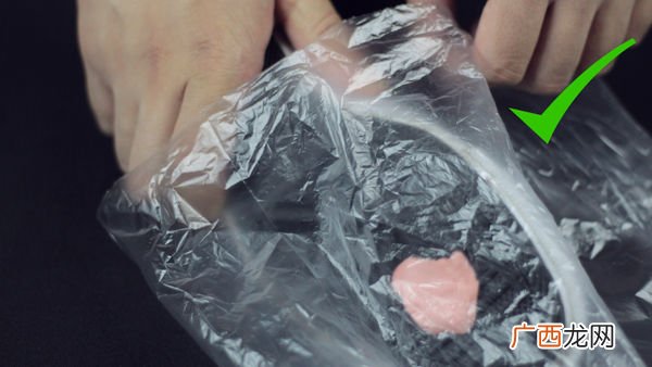 6种使用快捷的去除方法 口香糖粘在鞋子上如何弄掉