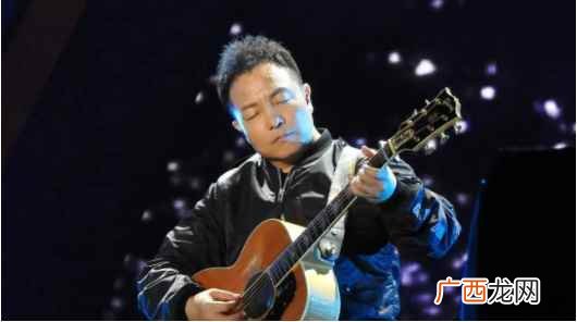许巍:中国内地摇滚音乐歌手 谁画出这天地又画下我和你出自哪首歌