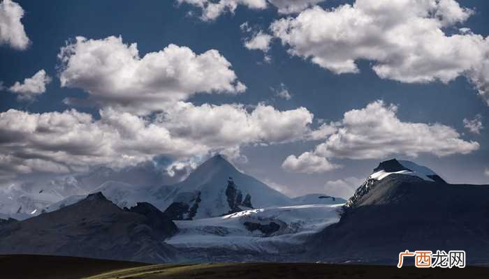 昆仑山在中华民族的文化史上具有万山之祖的显赫地位 昆仑山口海拔多少米高
