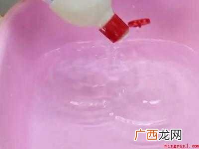 漂白水能把染色的衣服漂干净吗