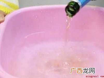 漂白水能把染色的衣服漂干净吗