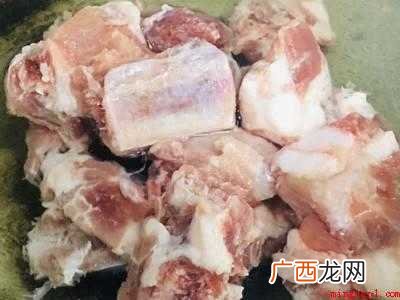 鲍鱼汤放入什么材料煲的具体操作步骤 鲍鱼汤放入什么材料煲