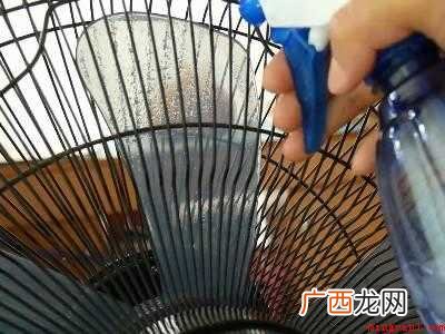 落地扇不拆清洗小妙招的具体操作步骤 落地扇不拆清洗小妙招