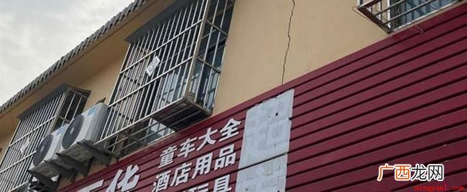 孙卓养母一家居住在二层楼里,当年刚带孙卓回家时,国某立与妻子 孙卓养父母家境怎样?
