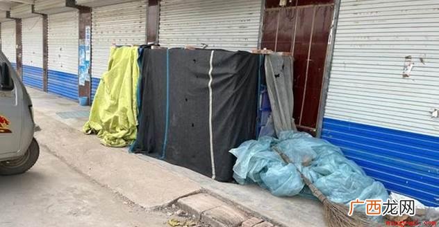 孙卓养母一家居住在二层楼里,当年刚带孙卓回家时,国某立与妻子 孙卓养父母家境怎样?