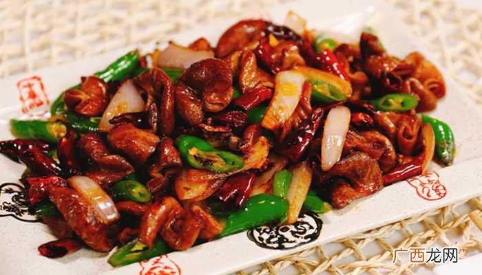 香肠和花菜、大蒜、蒜苗、土豆、鸡蛋、荷兰豆、黄瓜等食材一起炒 香肠和什么一起炒好吃