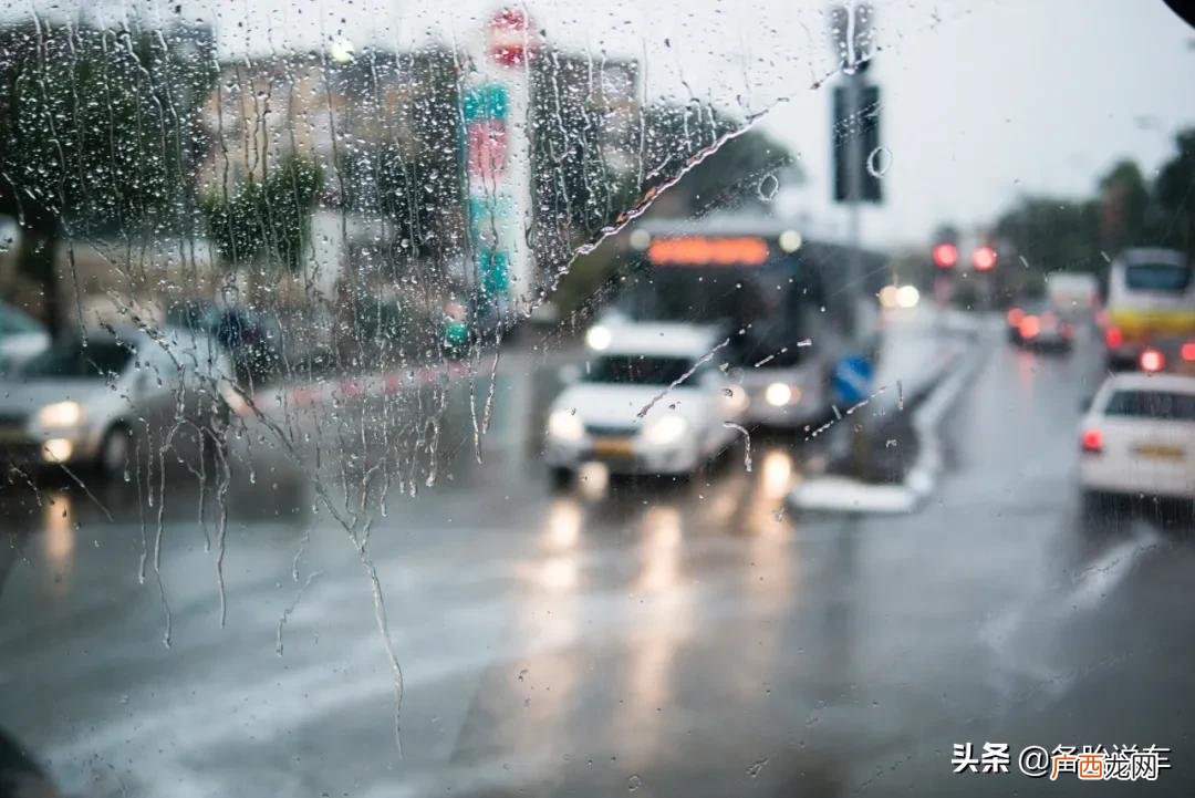 雨刷刮不干净的原因和处理方法 雨刮器刮不干净怎么处理