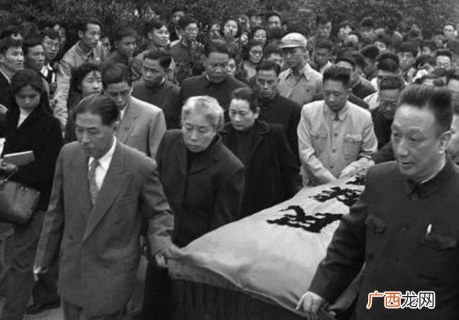 为什么不要盯着已经过世的人看 人死了为什么不能看脸
