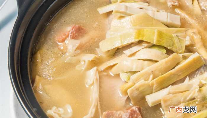 武夷山红菇、孝母饼、五夫黄鳝、武夷石斑鱼、腐乳炒蕨菜. 武夷山特产