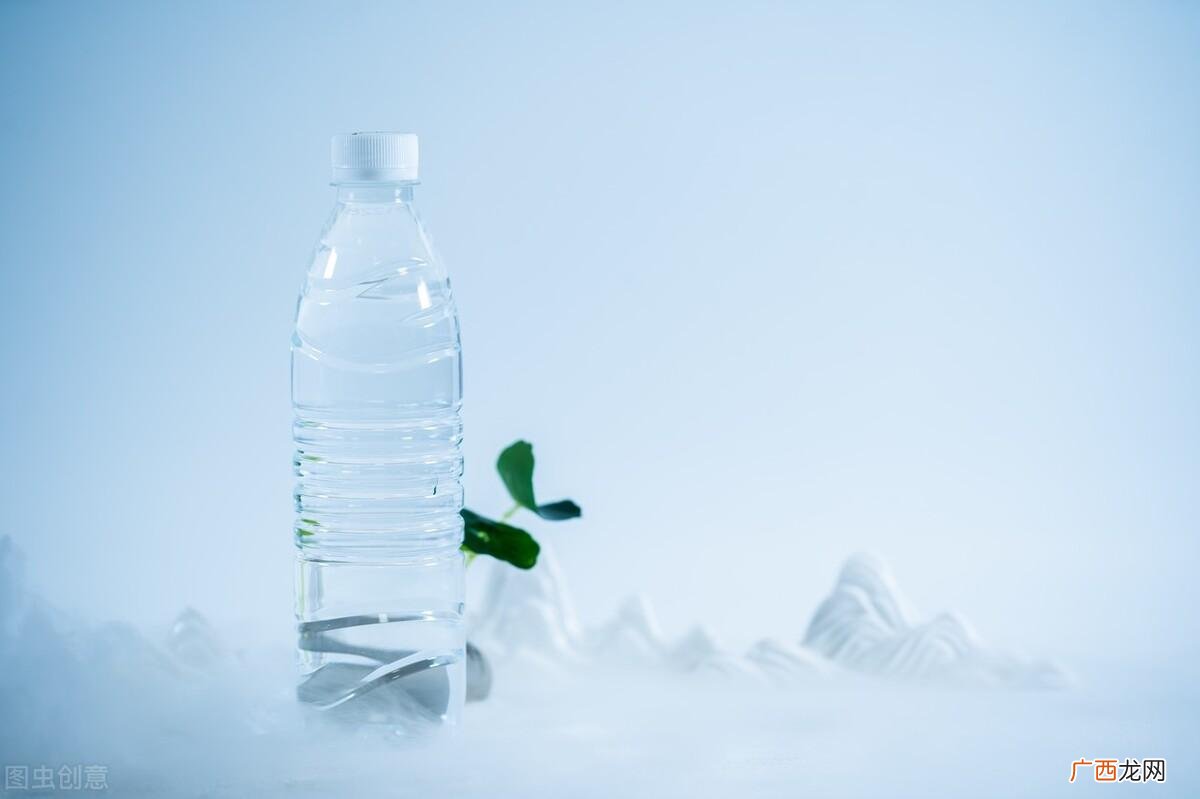 其实矿泉水也是有保质期的 矿泉水开盖后能放几天