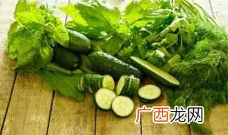 青瓜、瘦肉、姜丝、蒜末、油、盐 瘦肉炒青瓜怎么做好吃