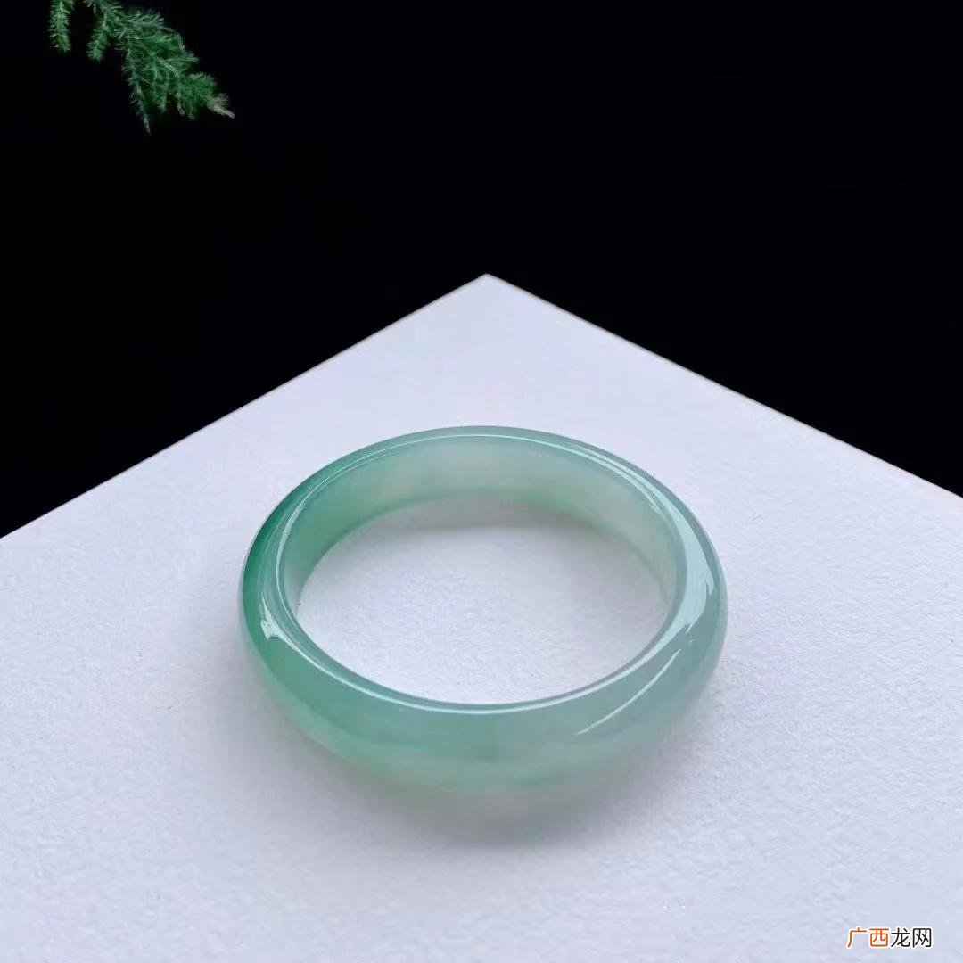 贵妃手镯和正圈手镯的区别图片 贵妃手镯和正圈手镯的区别