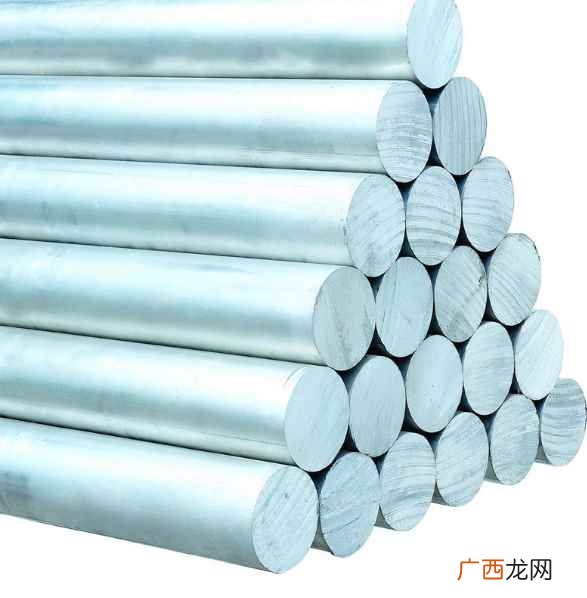 铝为银白色轻金属。熔点660°C。 铝的熔点是多少度