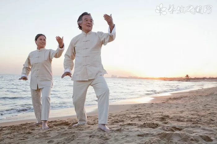 招财鱼死前通常会出现掉鳞、侧游、失、行动迟缓或一动不动等现象 招财鱼死前兆,导致招财鱼死亡的原因