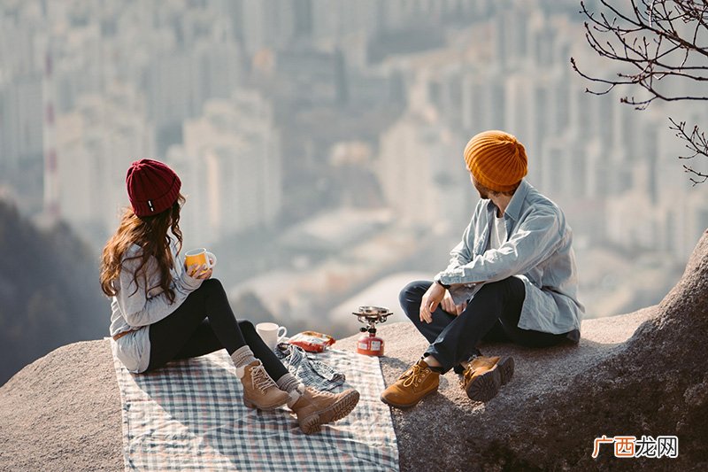 怎么安慰女生心情不好简短的话 怎么安慰女生心情不好