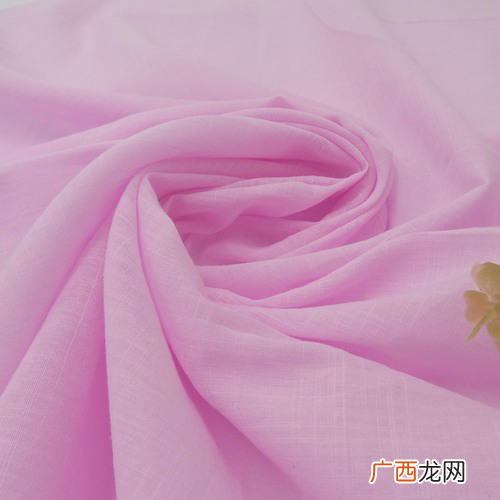 夏天什么面料的衣服最凉爽 夏天穿什么材质的衣服凉快