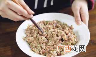 面粉、猪肉馅、料酒、盐、鸡精、五香粉、蚝油、香油、鱼露、茴香 茴香苗猪肉馅饺子怎么调馅