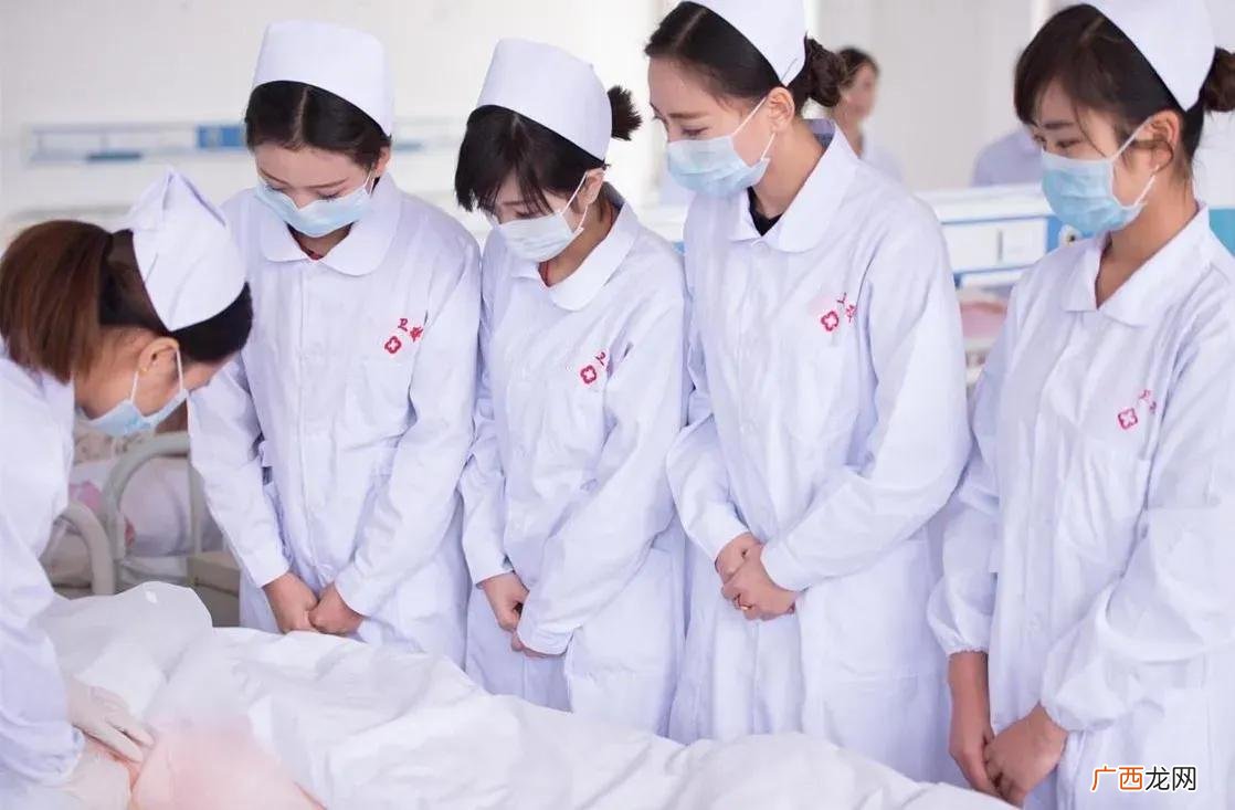 女生本科就业前景好的四大专业 好就业的专业排名女生