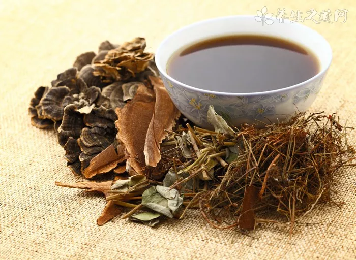 红色凤尾鱼在下崽的时候,鱼肚棱角会非常分明 红色凤尾鱼下崽的征兆