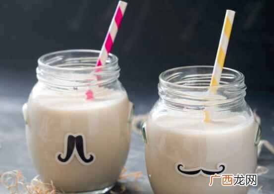 胃不好的晚上可以喝牛奶吗 晚上喝牛奶对胃好吗有什么好处