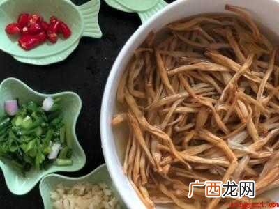 萱草花怎么食用的具体操作步骤 萱草花怎么食用