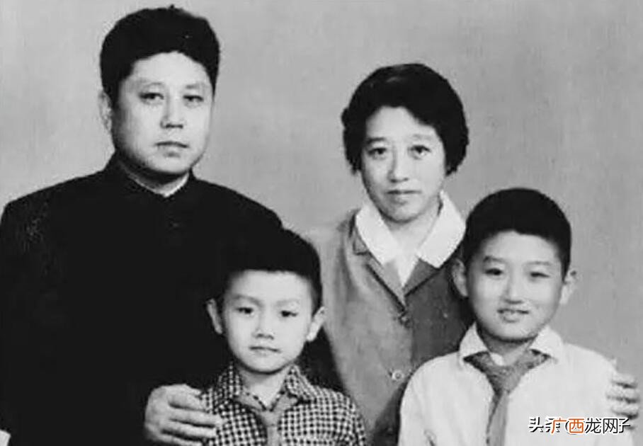 作家王朔出生年月及家世情况介绍 王朔个人资料简介