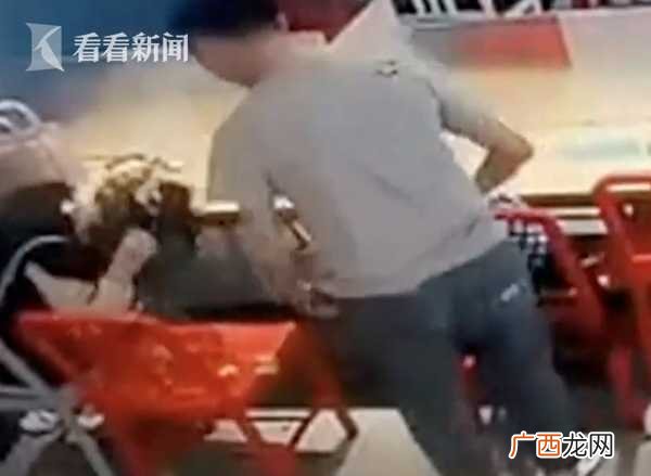 恐怖!情侣吵架男子将女友头按进火锅,男子竟无动于衷走开