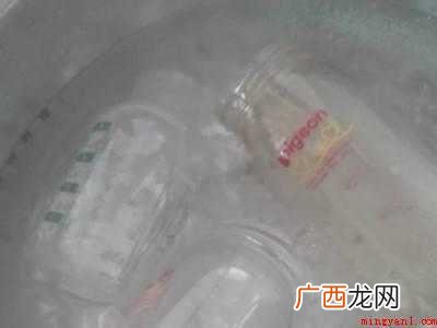 新买的奶瓶怎么清洗的具体操作步骤 新买的奶瓶怎么清洗