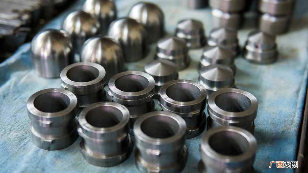 Nickel 镍,是一种硬而有延展性,能够高度磨光和抗腐蚀 镍怎么读