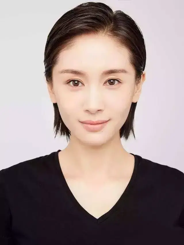 穿什么颜色和款式衣服合适 拍证件照穿什么颜色衣服好看