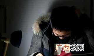 诗歌头上红冠不用裁 红冠不用裁这首诗是什么
