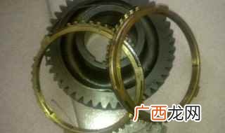 同步器有常压式和惯性式 汽车同步器工作原理
